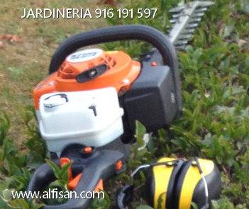 Cortasetos en jardin